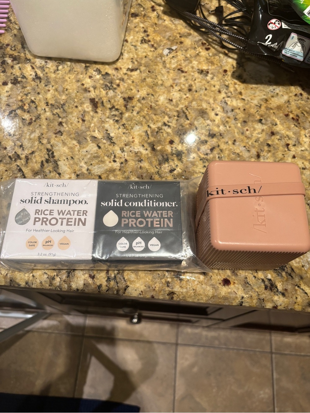 Kitsch bar shampoo & conditioner & travel case